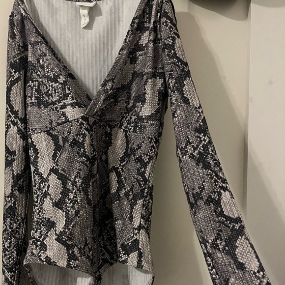 XS H&M snake skin bodysuit - Picture 2 of 4